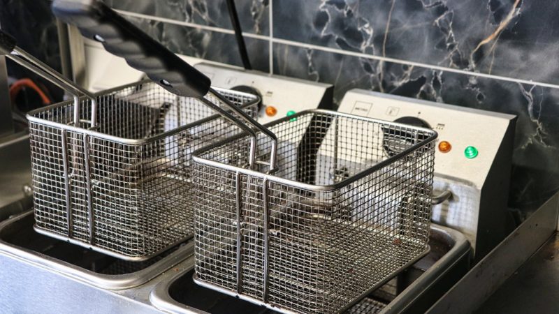 How to Choose a Deep Fryer for Your Business